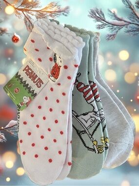 🆕PEANUTS SNOOPY & WOODSTOCK Christmas 🎄 3/PK NO-SHOW SOCKS